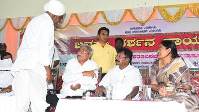 Yadgir officers told to address applications received at Janata Darshan with specific solutions