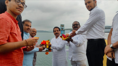 Navi Mumbai: Politicos throw nirmalaya into Morbe dam, NMMC issues notices to civic engineers