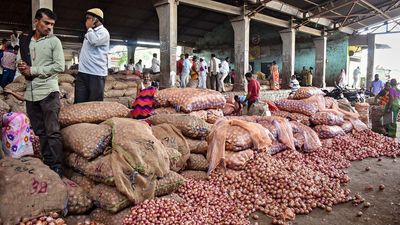 Maharashtra’s onion traders continue their strike, to meet Marketing Minister on September 26
