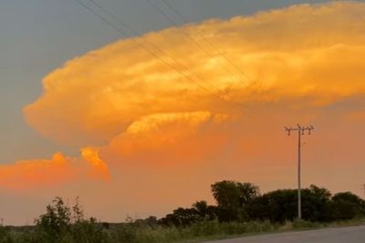 ‘Nuclear bomb’ cloud hangs over Oklahoma after vicious hailstorm
