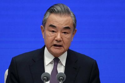China's top diplomat calls on US to host an APEC summit that is cooperative, not confrontational