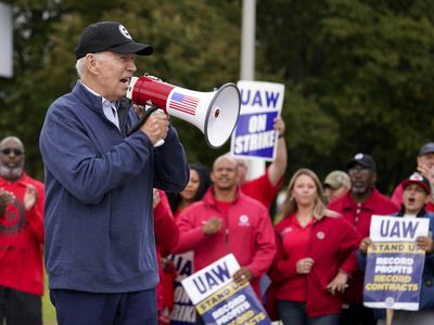 Autoworkers get a historic visitor to the picket line: President Biden