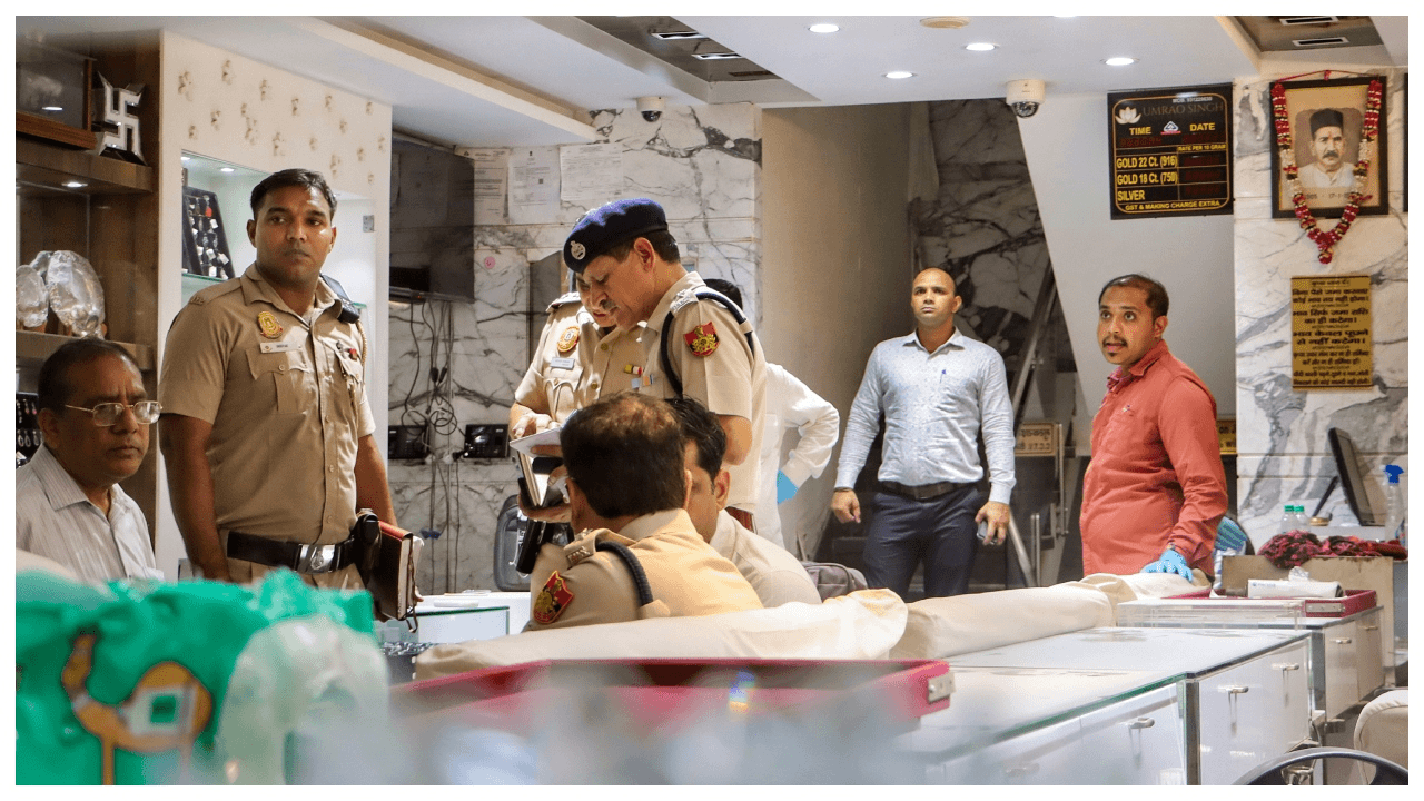 Rs 20-25 crore worth jewellery looted from shop in Delhi's Bhogal area