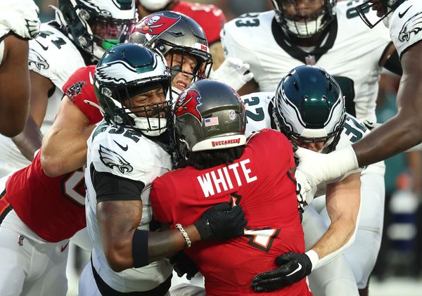 Eagles: Lane Johnson's false start vs. Buccaneers goes viral