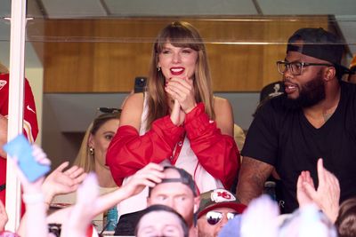 Taylor Swift’s appearance at Kansas City Chiefs game fuels 400% spike in sales of Travis Kelce jerseys