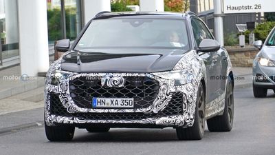 Audi RS Q8 Refresh Spied Still Hiding New Face, Debut Coming Soon