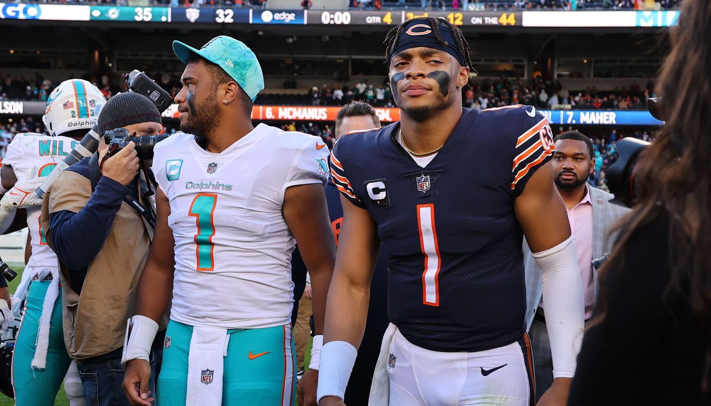 Justin Fields flourishing means far more for Bears than 35-32 loss to  Dolphins - Chicago Sun-Times