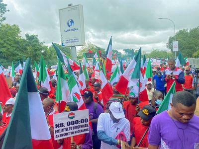 Nigeria’s labour unions call indefinite strike over cost of living