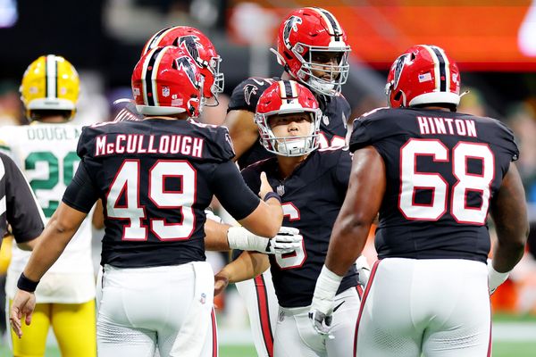 Falcons LB Troy Andersen spotted with sling on arm