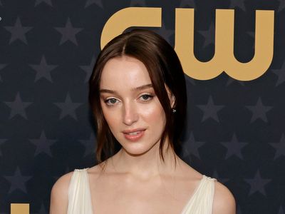 Phoebe Dynevor reveals what she learned from her past relationship with Pete Davidson