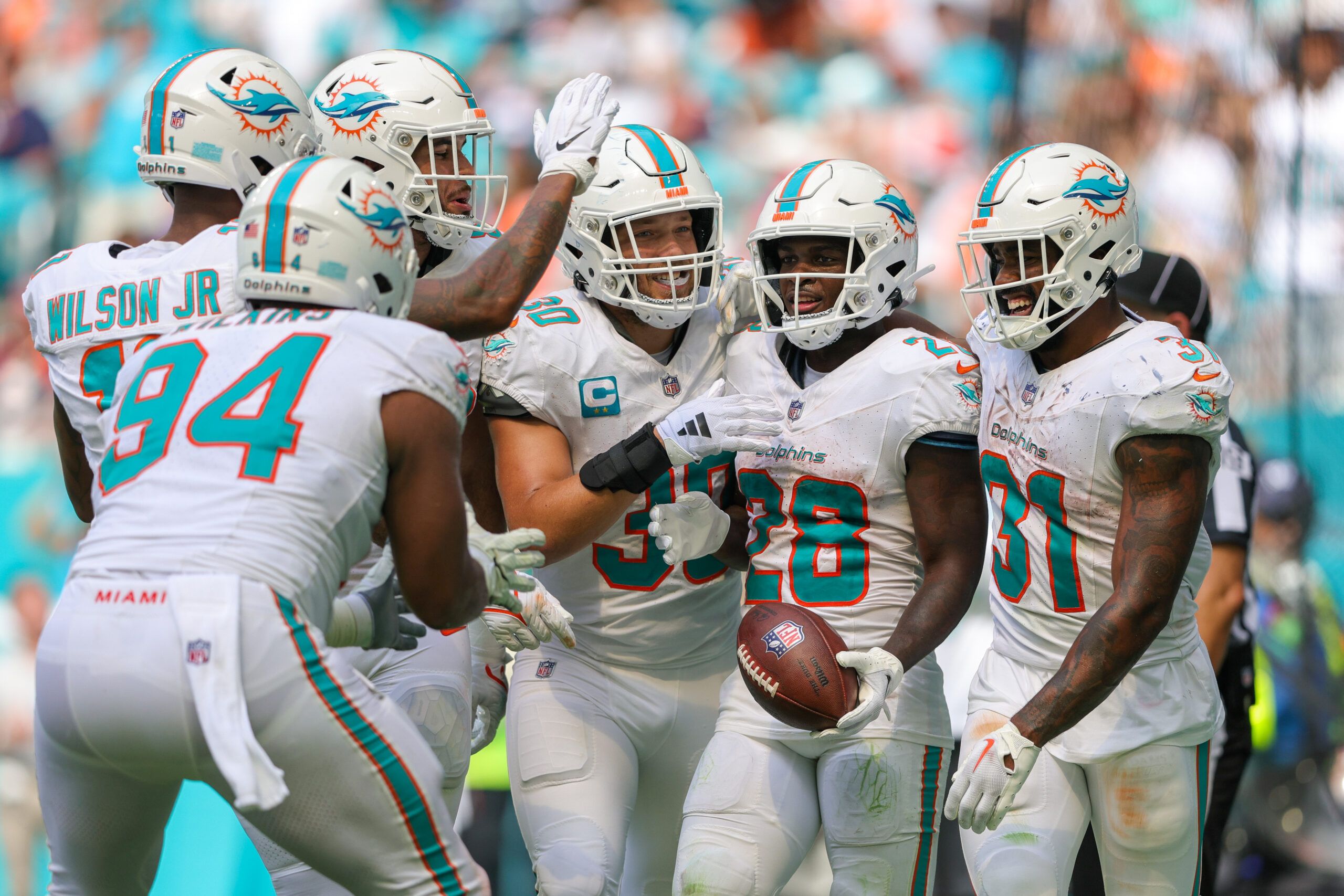 Miami Dolphins running back De'Von Achane's best plays in 120-yard game