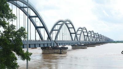 Repair work of road-cum-railway bridge commenced, no changes in train schedule in Rajamahendravaram