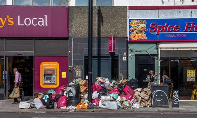 London refuse workers’ strike ends as pay deal with council reached