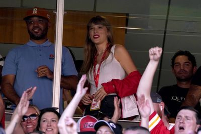 Taylor Swift eating ‘seemingly ranch’ with fried chicken at Chiefs game is now a meme