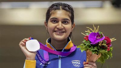Asian Games: 'Pakar ke rakhna' - The shouts that motivated Esha Singh