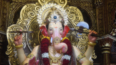 Gold necklace weighing 1 kilo and Rs 4.4 crore cash fill Lalbaugcha Raja's coffers