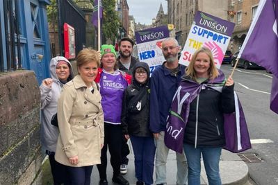 Nicola Sturgeon joins striking school workers on picket line in Edinburgh