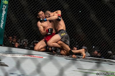 UFC free fight: Khamzat Chimaev runs through Li Jingliang, gets first-round submission win