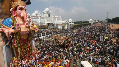 Thousands bid adieu to Khairatabad Ganesh