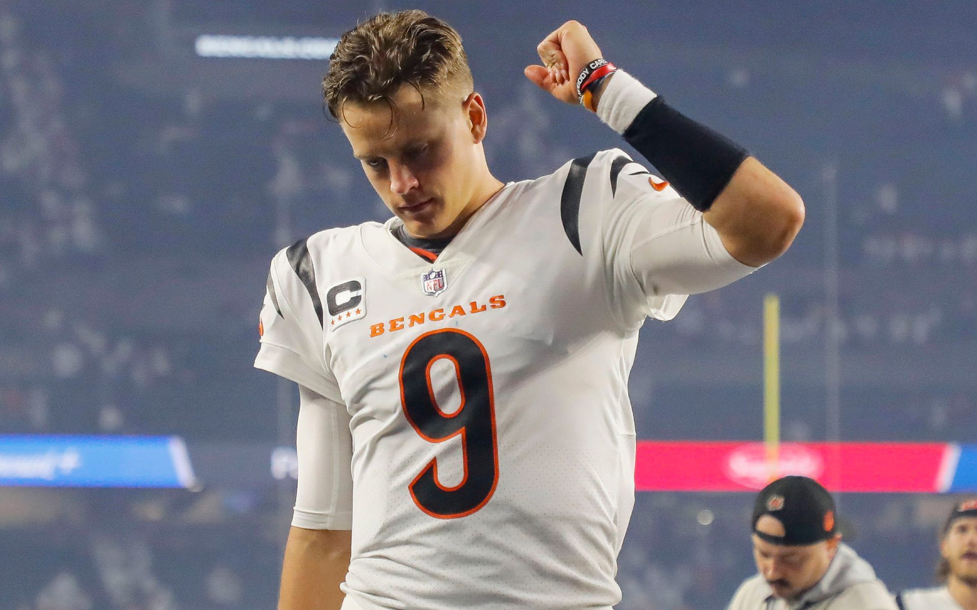 People inside the Bengals organization are reportedly split on how to  handle Joe Burrow's injury - A to Z Sports