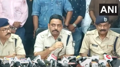 Auto rickshaw driver arrested for raping minor girl in Ujjain, 'tries to escape' during probe; MP CM Shivraj Singh Chouhan says strictest punishment will be given to accused