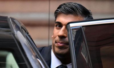 Sunak expected to limit powers of councils in England to curb car use