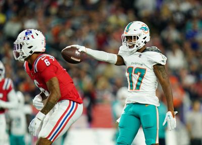 Dolphins WR Jaylen Waddle clears concussion protocol