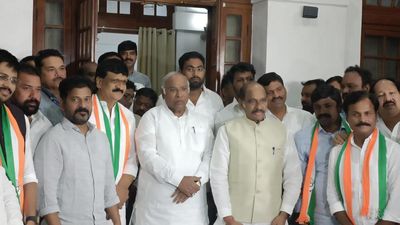BRS leaders, including MLA and former MLA, join Congress