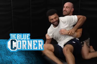Video: UFC champ Alexander Volkanovski tries to submit NBA champ Jamal Murray in a minute