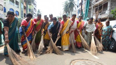 TDP leaders continue protest against Naidu’s arrest