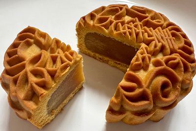 Mid-Autumn festival: Why Asia goes mad for mooncakes