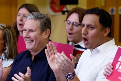 'Whatever I say will be what Anas Sarwar says', Keir Starmer tells Scottish media