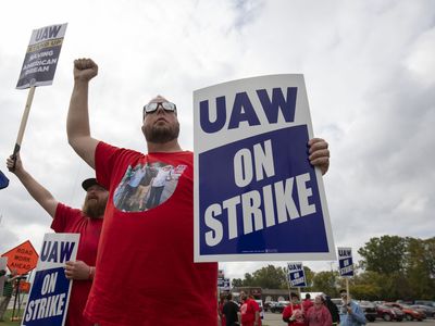 UAW once again expands its historic strike, hitting two of the Big 3 automakers