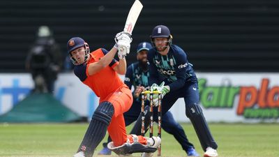 Bas de Leede: out to add to his family’s and the Netherlands’ cricketing history