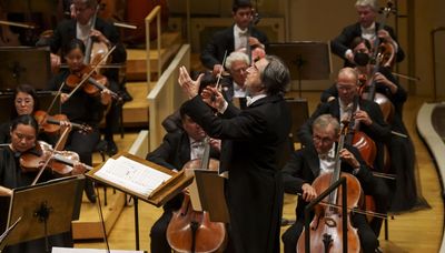 CSO-commissioned work by Philip Glass a triumph for composer, maestro and orchestra