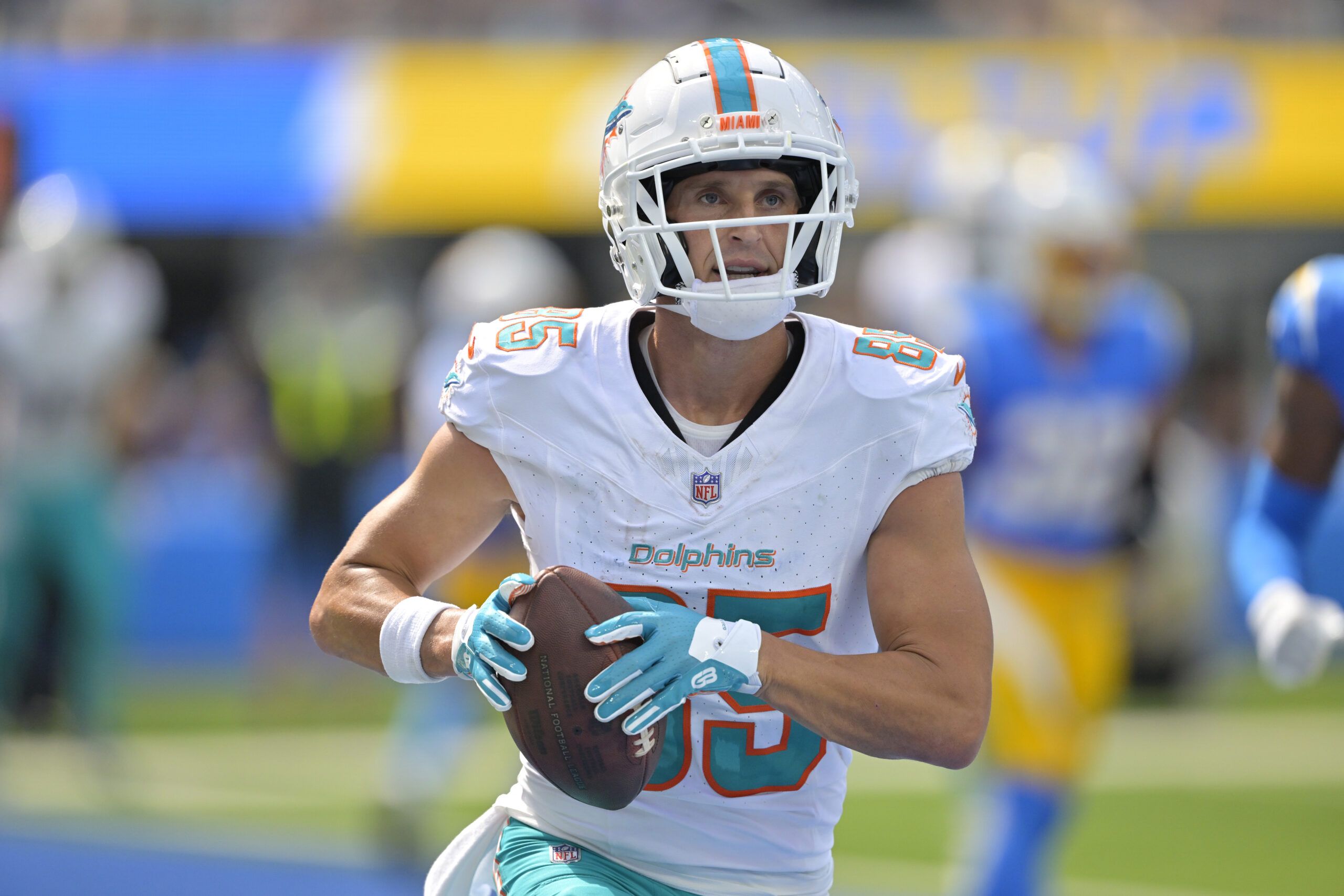 Dolphins sign Robbie Chosen, Cameron Goode to 53-man roster