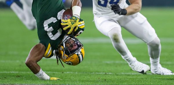 Packers get a gift when officials miss expired clock at the end of third  quarter