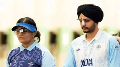 Asian Games: Indian shooting duo Sarabjot Singh and Divya TS set for gold showdown