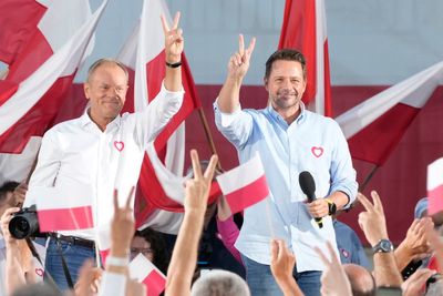 Polish opposition leader Donald Tusk seeks to boost his election chances with a rally in Warsaw