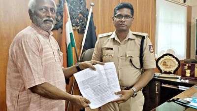 Office bearer of Hindutva outfit in Davanagere arrested for writing threat letters to Kannada writers