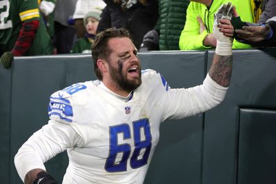 Dan Campbell praises Taylor Decker for playing through painful injury