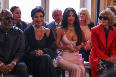 Fans think Anna Wintour changed seats after Kim Kardashian sat down at Paris fashion show