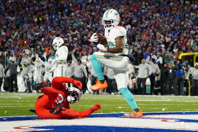 Who the experts are taking in Dolphins vs. Bills