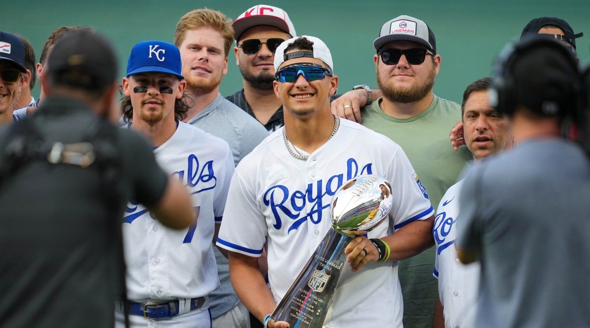 Patrick Mahomes Congratulates Royals’ Bobby Witt Jr.…