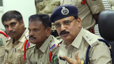 Visakhapatnam city police solve nine snatching cases, arrest seven, including two women