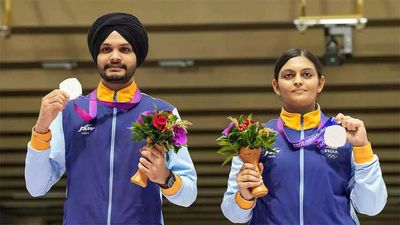 Sarabjot, Divya add to swelling shooting bag