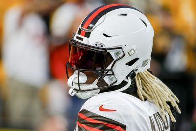 Browns: David Njoku ‘having a hard time wearing his helmet’ after burns to face