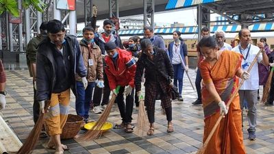 South Western Railway organises cleanliness drive in all its stations and offices
