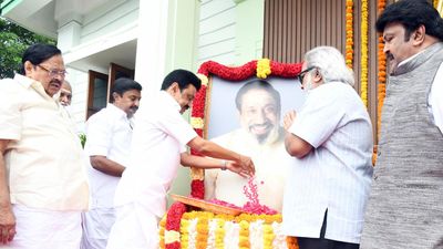 Stalin pays tributes to Sivaji Ganesan