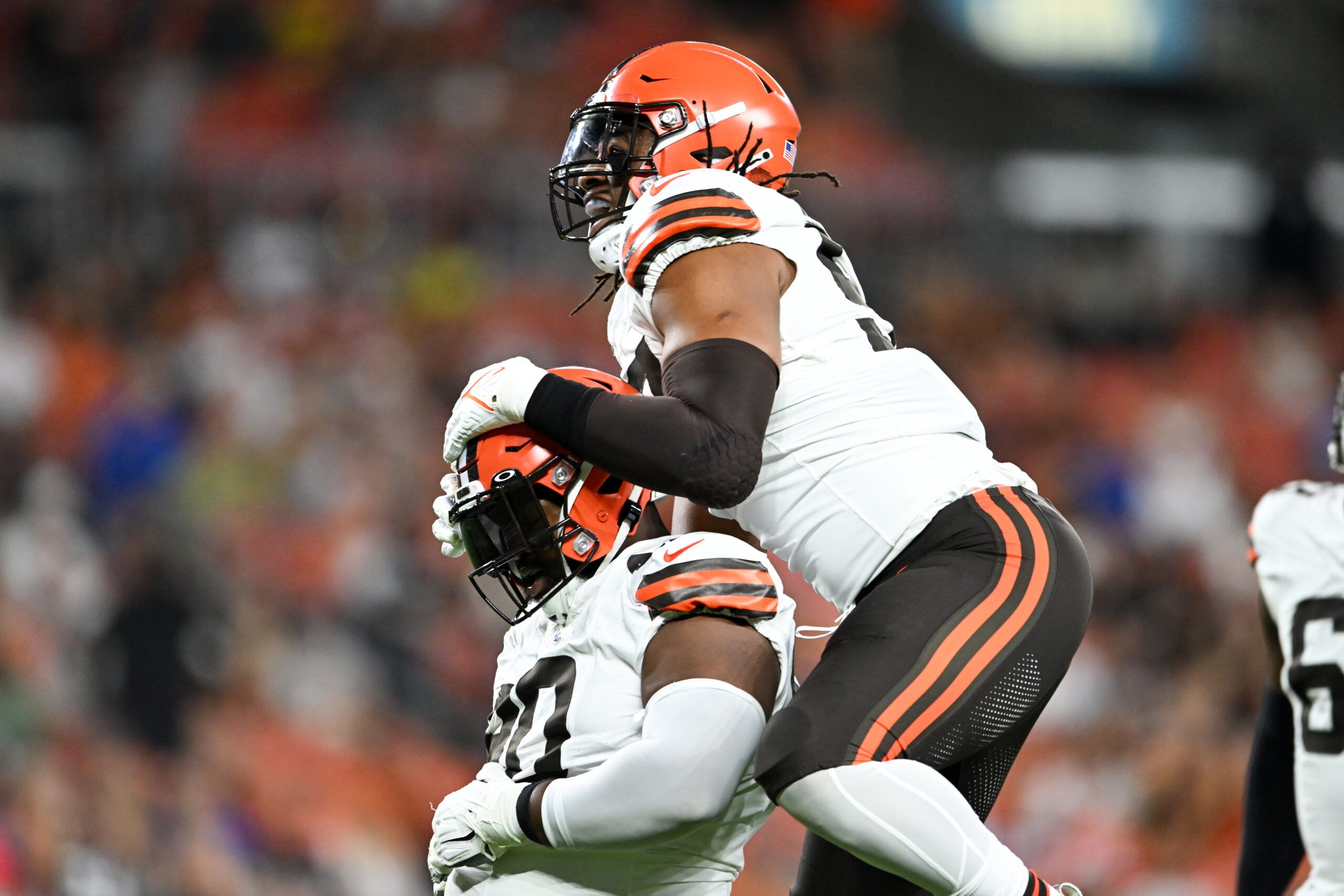 Browns C Ethan Pocic questionable to return to Ravens game with